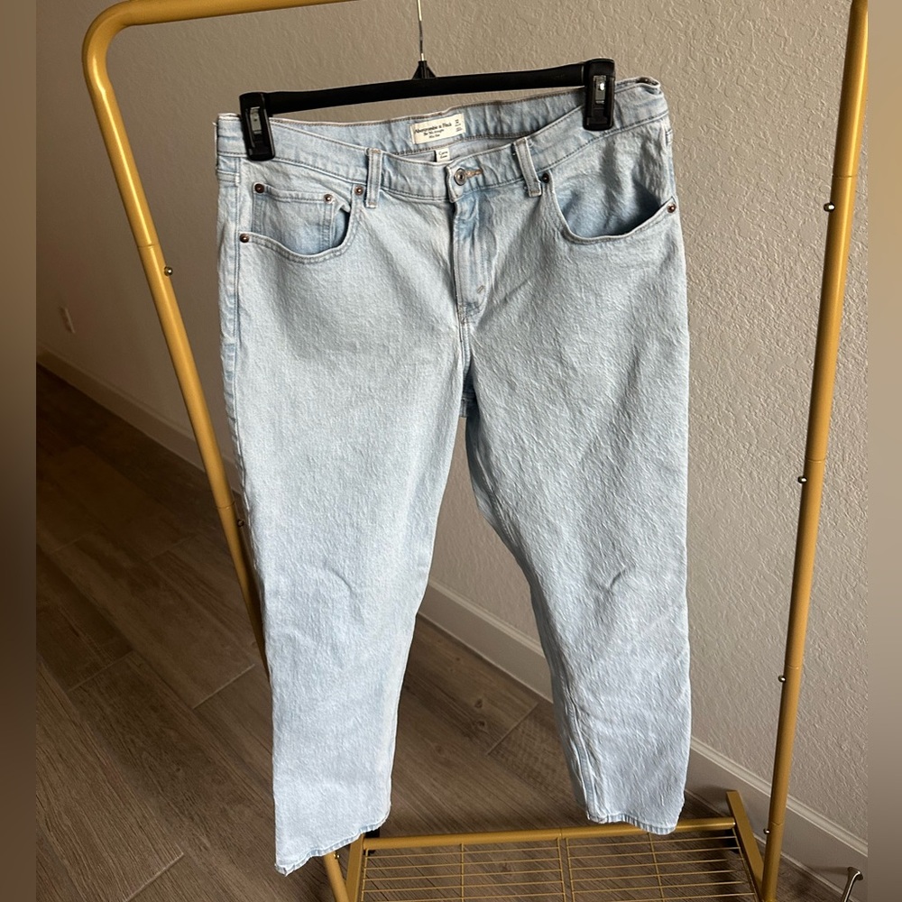 Abercrombie & Fitch The ‘90s Straight Mid Rise Curve Love 32 Regular Jeans